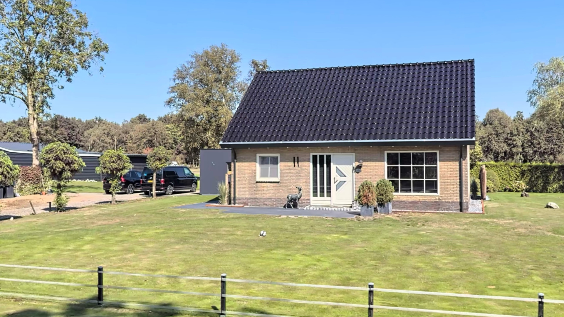 Dit is de prachtige boerderij van olympisch kampioen Antoinette Rijpma-de Jong. Zie foto’s 3